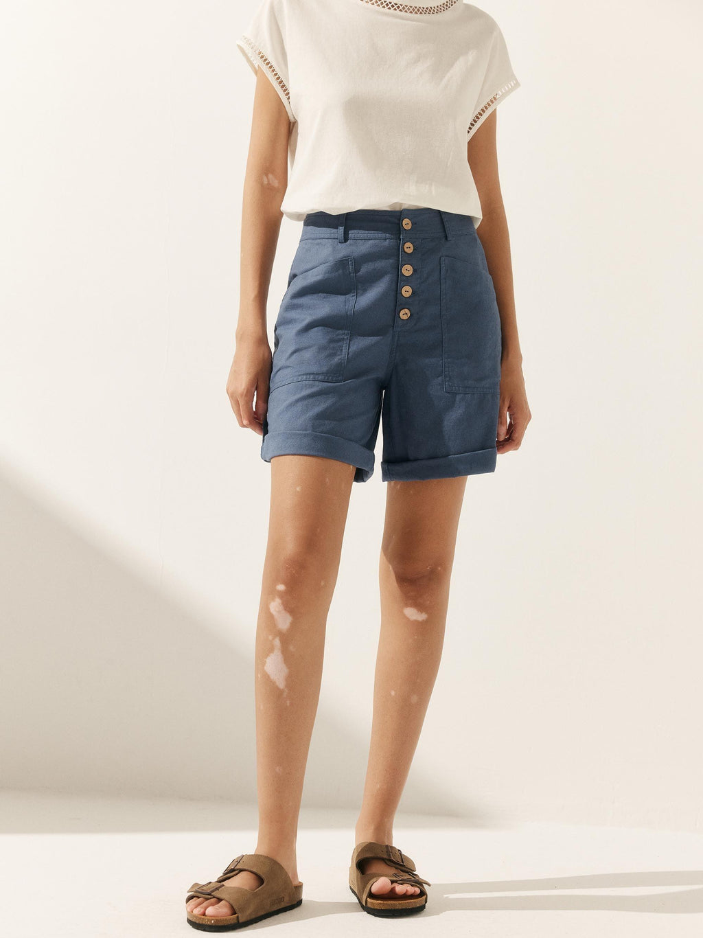 Linen Button-Fly Quarter Shorts LUCY