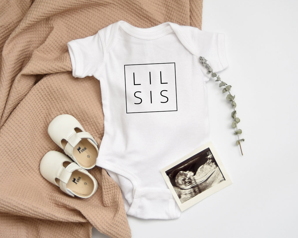 Lil Sis baby Onesie - Pregnancy Announcement Sibling shirts